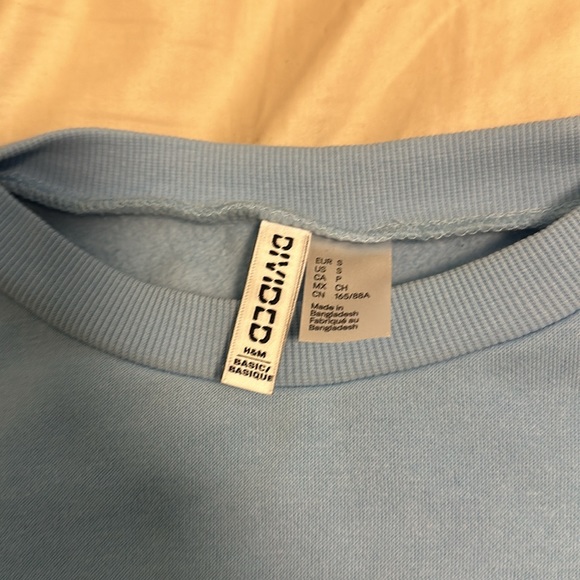 H&M comfy oversized sweater , baby blue , size S - Picture 3 of 4
